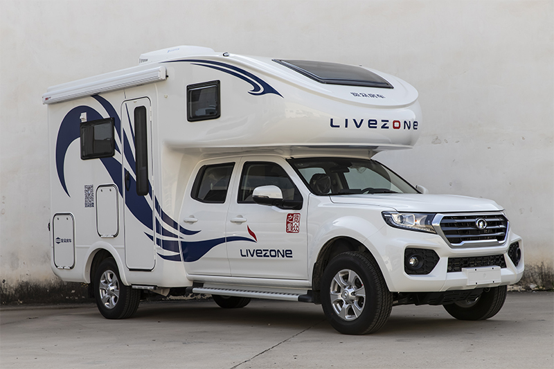 柴油四驅(qū)房車(chē)，這款還有超大床