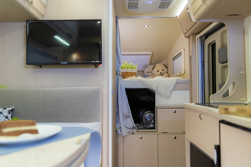 柴油四驅(qū)房車(chē)，這款還有超大床