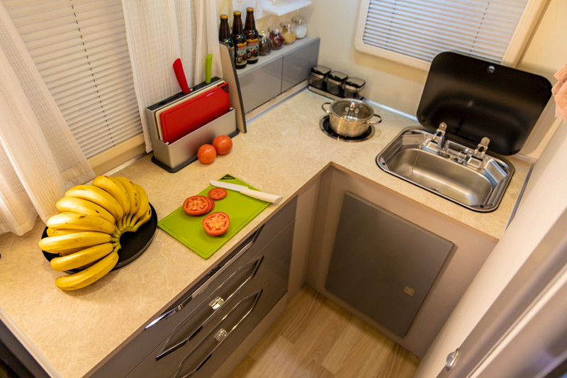 一室一廳大廚房，房車這款很舒適