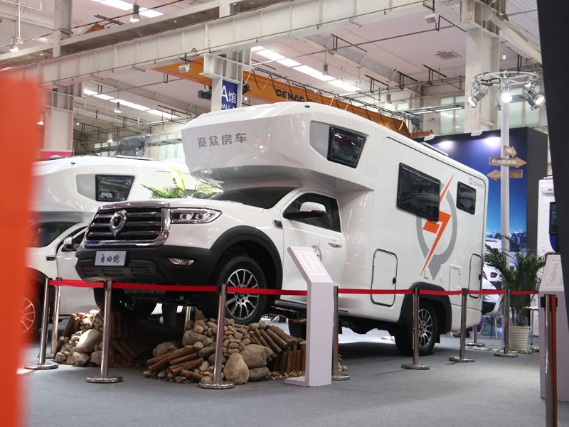 年度新車、自動檔、四驅(qū)，能選的房車