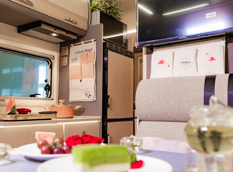 不懼荒野，不怕泥濘，四驅房車更給力