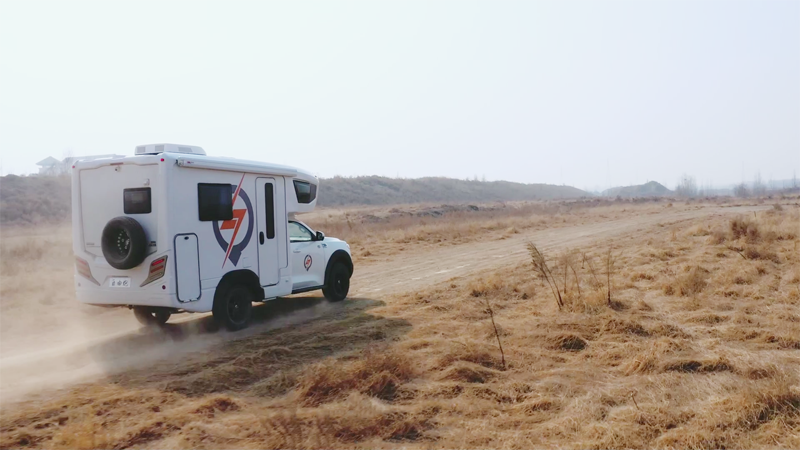 極致動力、四驅越野，樣樣都強，就是這款房車