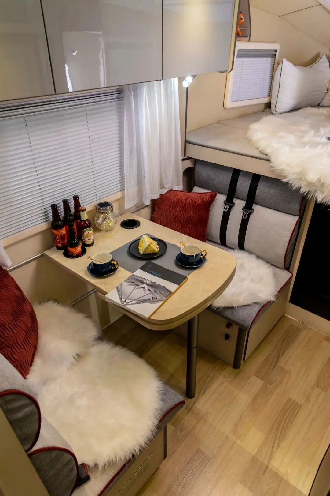 點(diǎn)擊查看,優(yōu)雅變老的秘訣 點(diǎn)擊查看,優(yōu)雅變老的秘訣