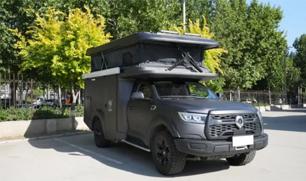2.0T+四驅(qū)，高僅2.2米，能入地庫，這款硬核升頂房車你愛了嗎？